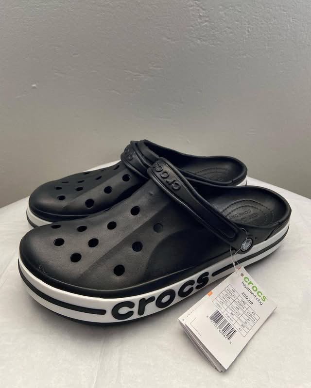 Crocs Footwear Pallet - Image 1
